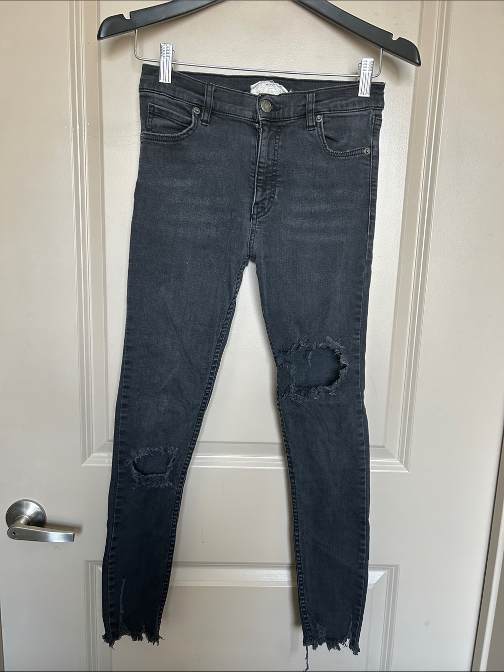 Free People Distressed Skinny Jeans in Washed Black Size 26